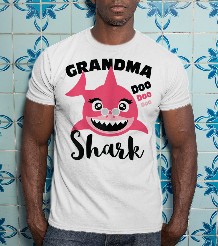 Grandma Shark Doo Doo Doo Pink Shark With Glasses T-Shirt