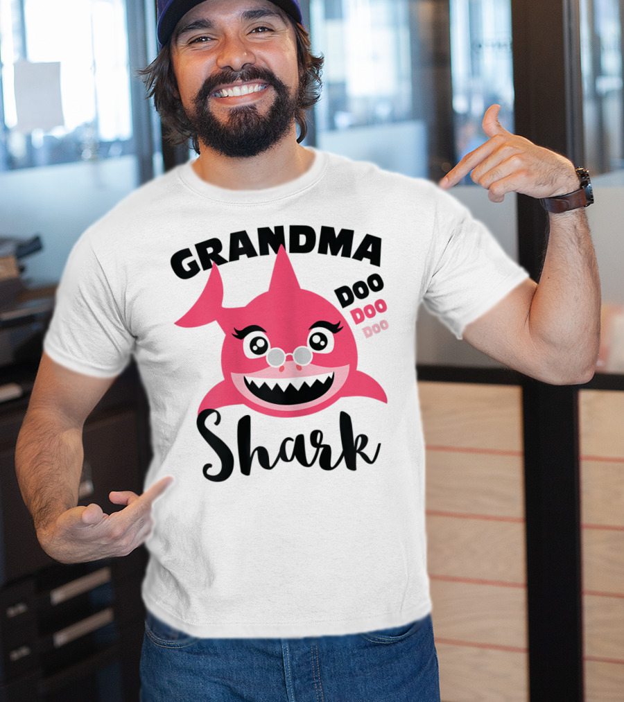 Grandma Shark Doo Doo Doo Pink Shark With Glasses T-Shirt