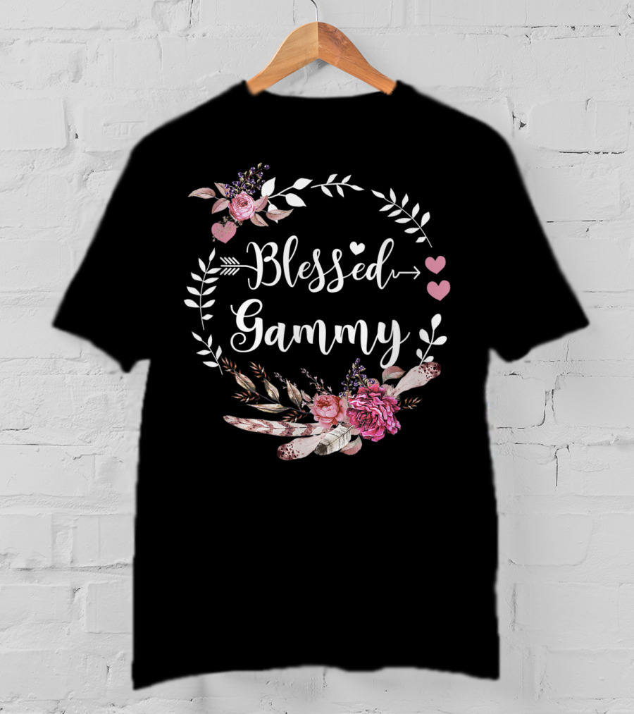 Blessed Gammy Floral Wreath With Pink Hearts And Flowers T-Shirt