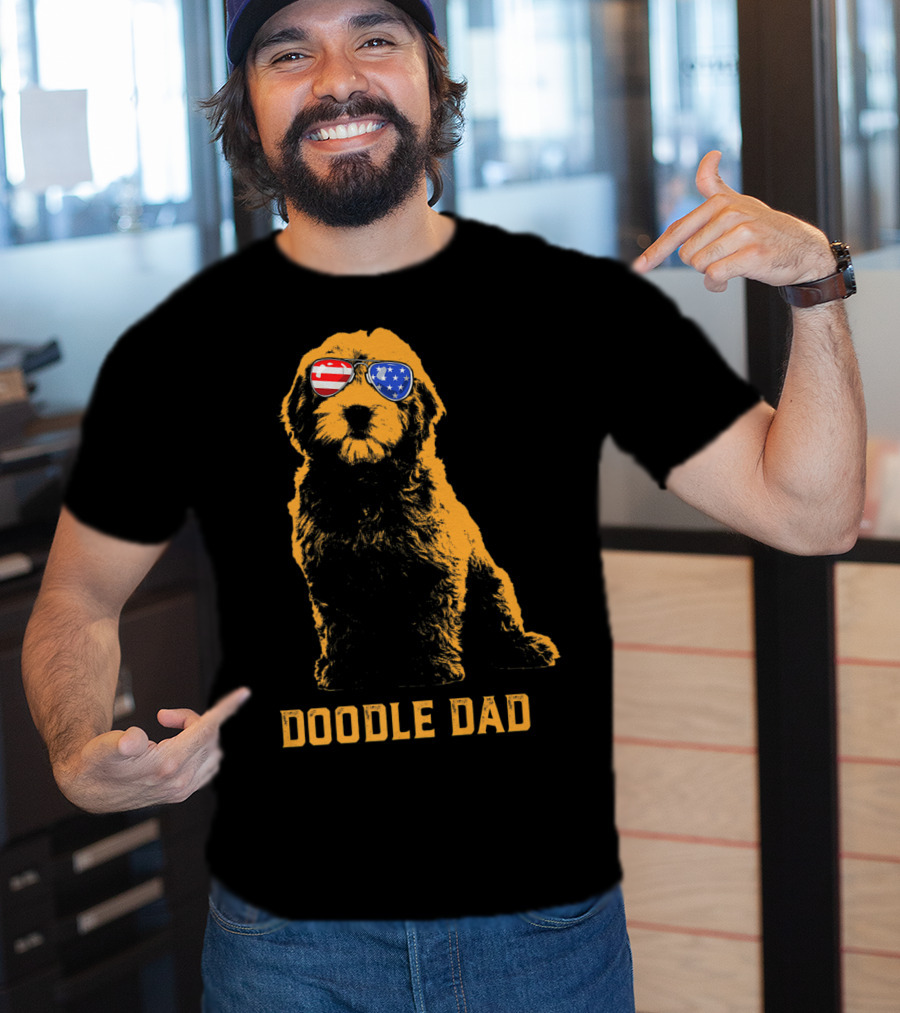 Doodle Dad Men's Goldendoodle With American Flag Sunglasses T-Shirt