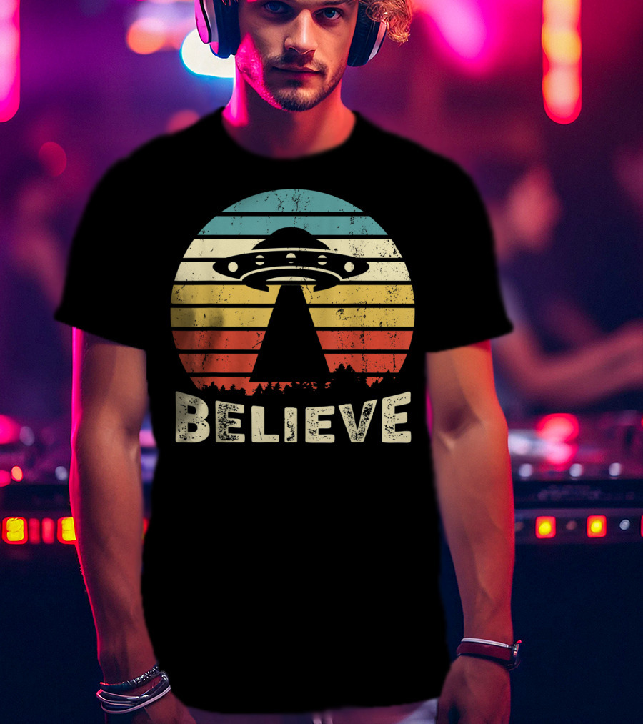 Vintage UFO Hunter Believe I Want To Believe Retro Alien T-Shirt