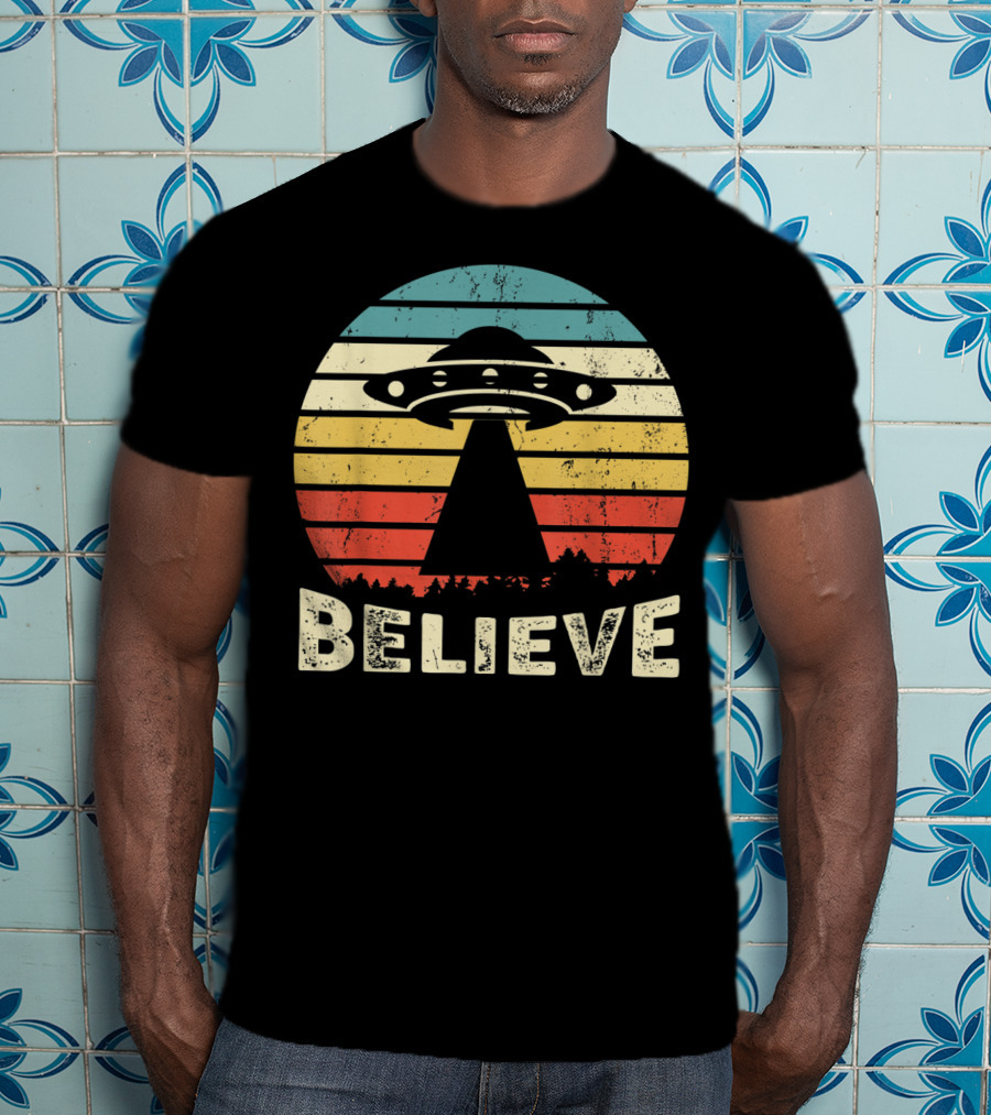 Vintage UFO Hunter Believe I Want To Believe Retro Alien T-Shirt