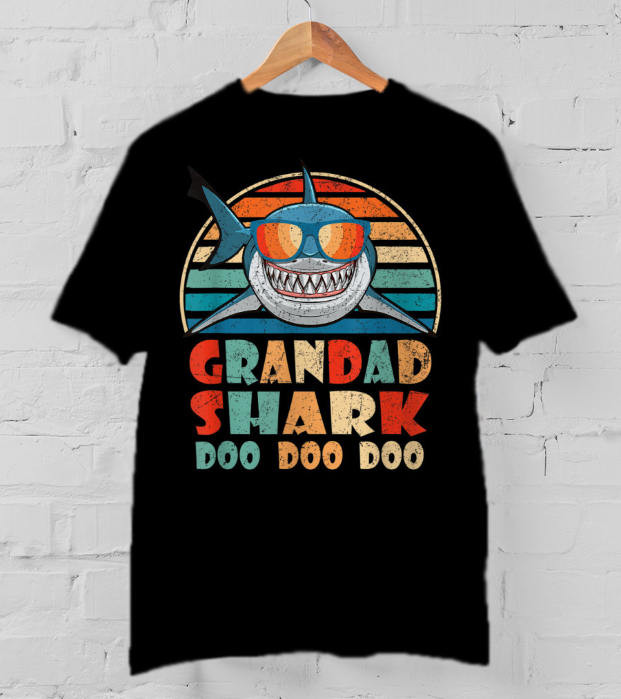 Grandad Shark Doo Doo Doo Vintage Stripes Sunglasses Mens Family Birthday T-Shirt