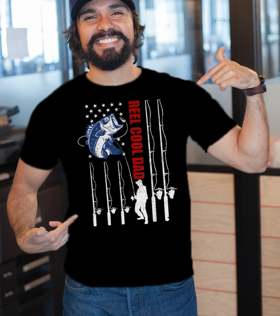 Reel Cool Dad Vintage Fishing USA Flag Mens Fish Rods T-Shirt