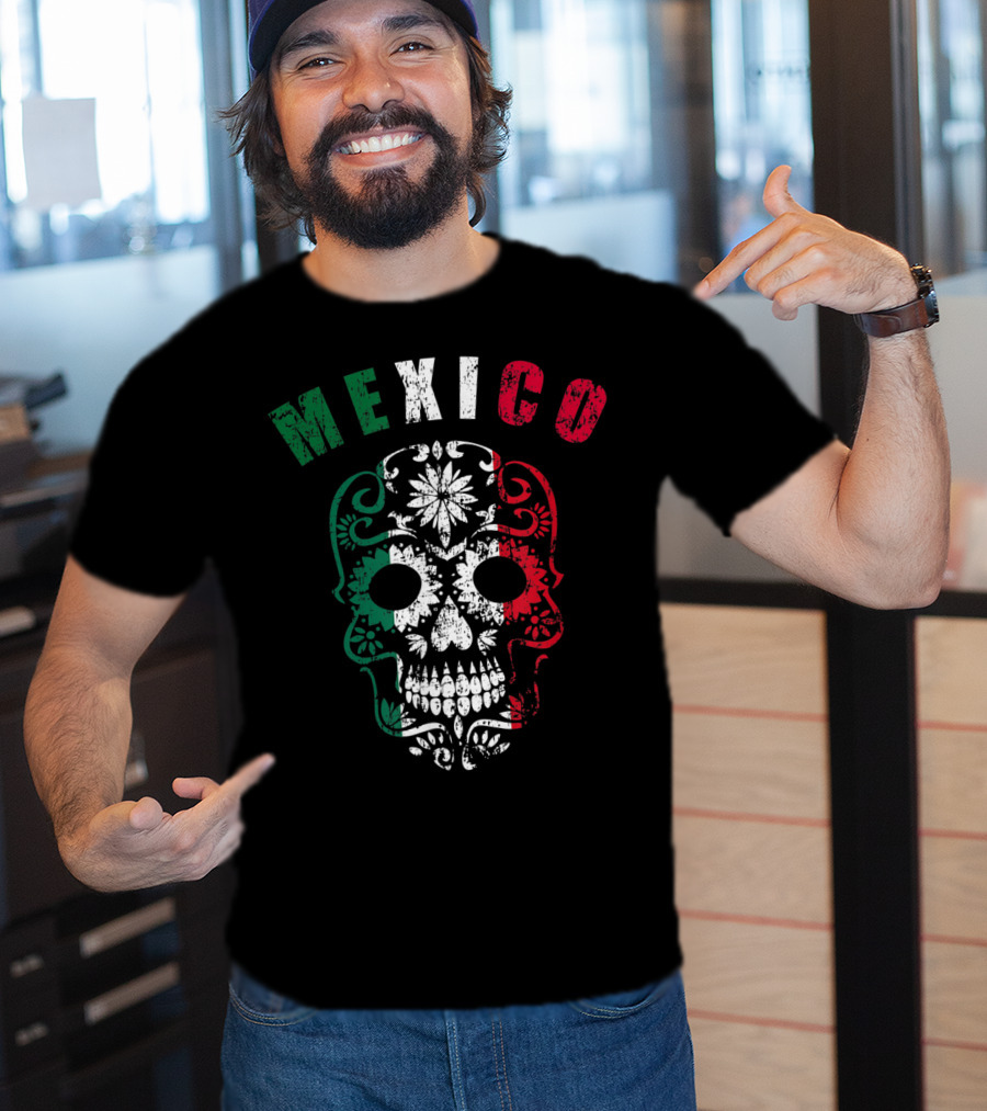 Mexico Distressed Sugar Skull Soccer Fan T-Shirt