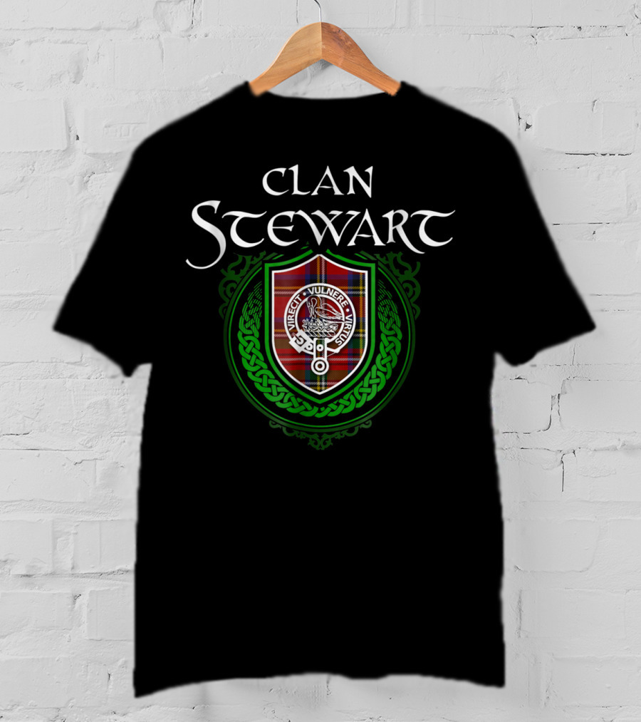 Clan Stewart Scottish Tartan Crest Badge With Gaelic Motto T-Shirt
