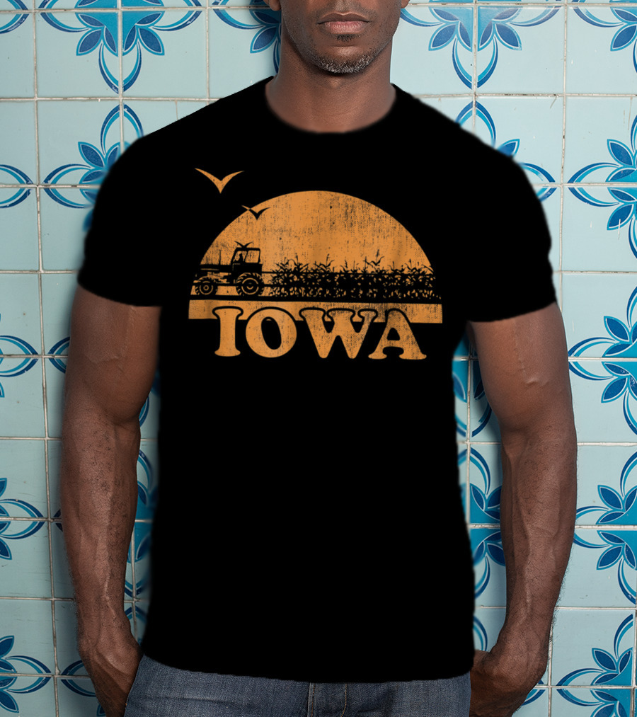 Vintage Iowa 70s 80s Distressed Sunrise Tractor Scene T-Shirt