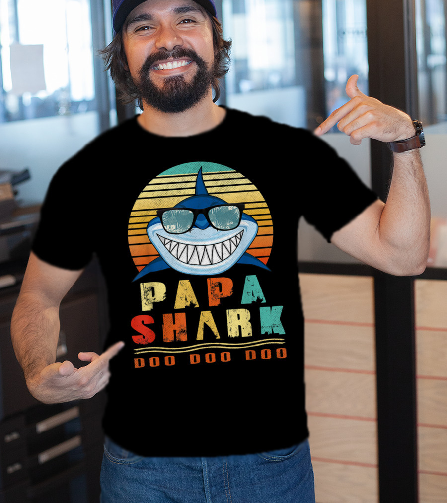 Papa Shark Doo Doo Doo Cool Sunglasses Retro Sunset Vibe T-Shirt