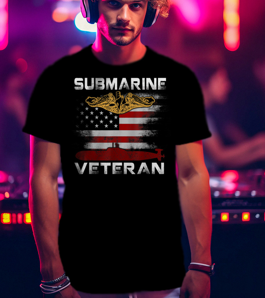 Submarine Veteran American Flag US Navy Vet Emblem T-Shirt