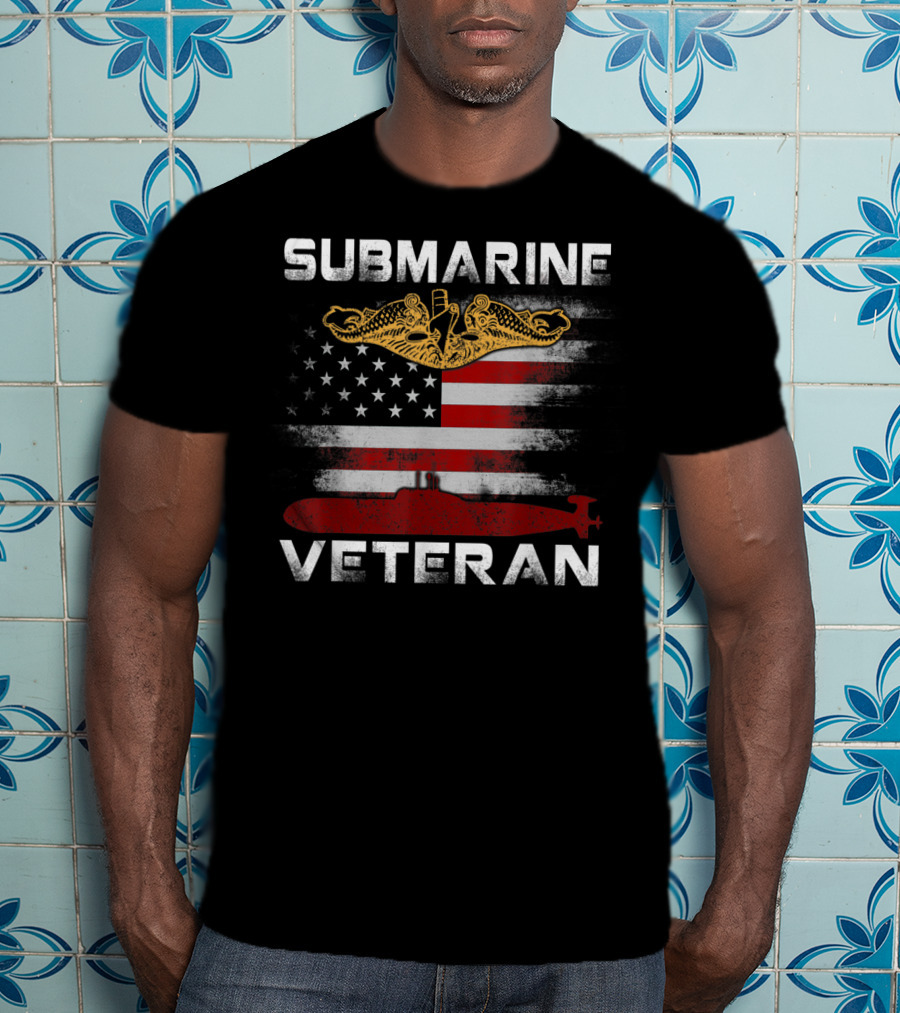 Submarine Veteran American Flag US Navy Vet Emblem T-Shirt