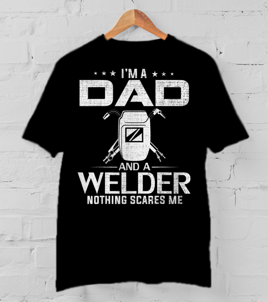 I'm A Dad And A Welder Nothing Scares Me Funny Father's Day Cool T-Shirt