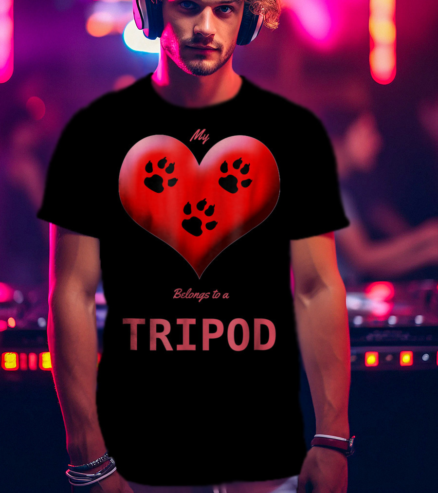 My Heart Belongs To A Tripod Dog 3 Legged Dog Cat Lovers T-Shirt