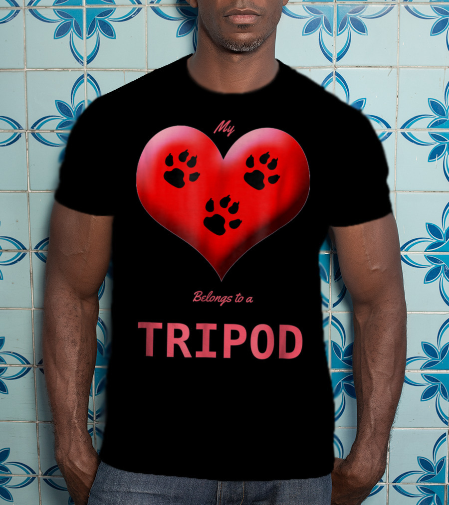 My Heart Belongs To A Tripod Dog 3 Legged Dog Cat Lovers T-Shirt
