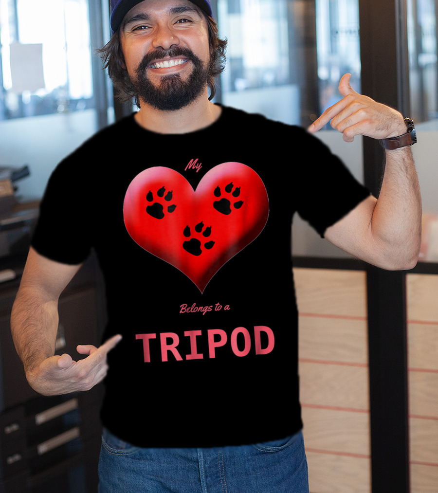 My Heart Belongs To A Tripod Dog 3 Legged Dog Cat Lovers T-Shirt