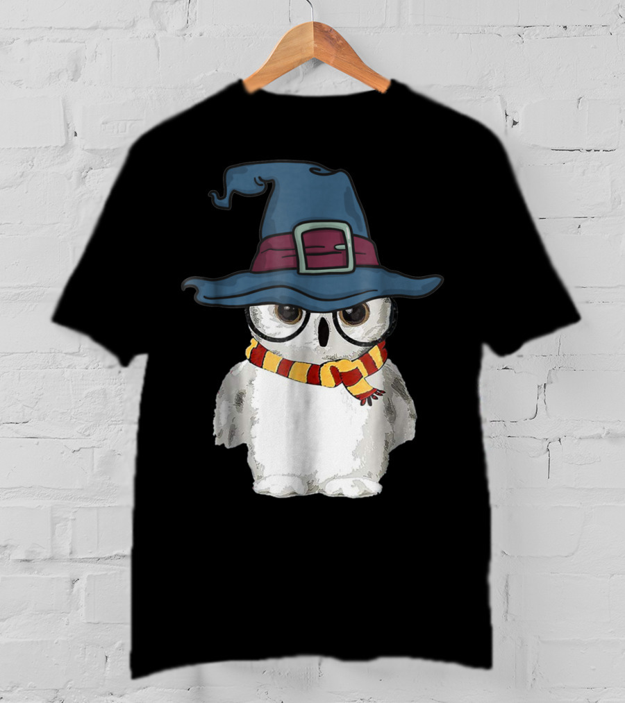 Cute Owl Wizard Hat With Striped Scarf T-Shirt