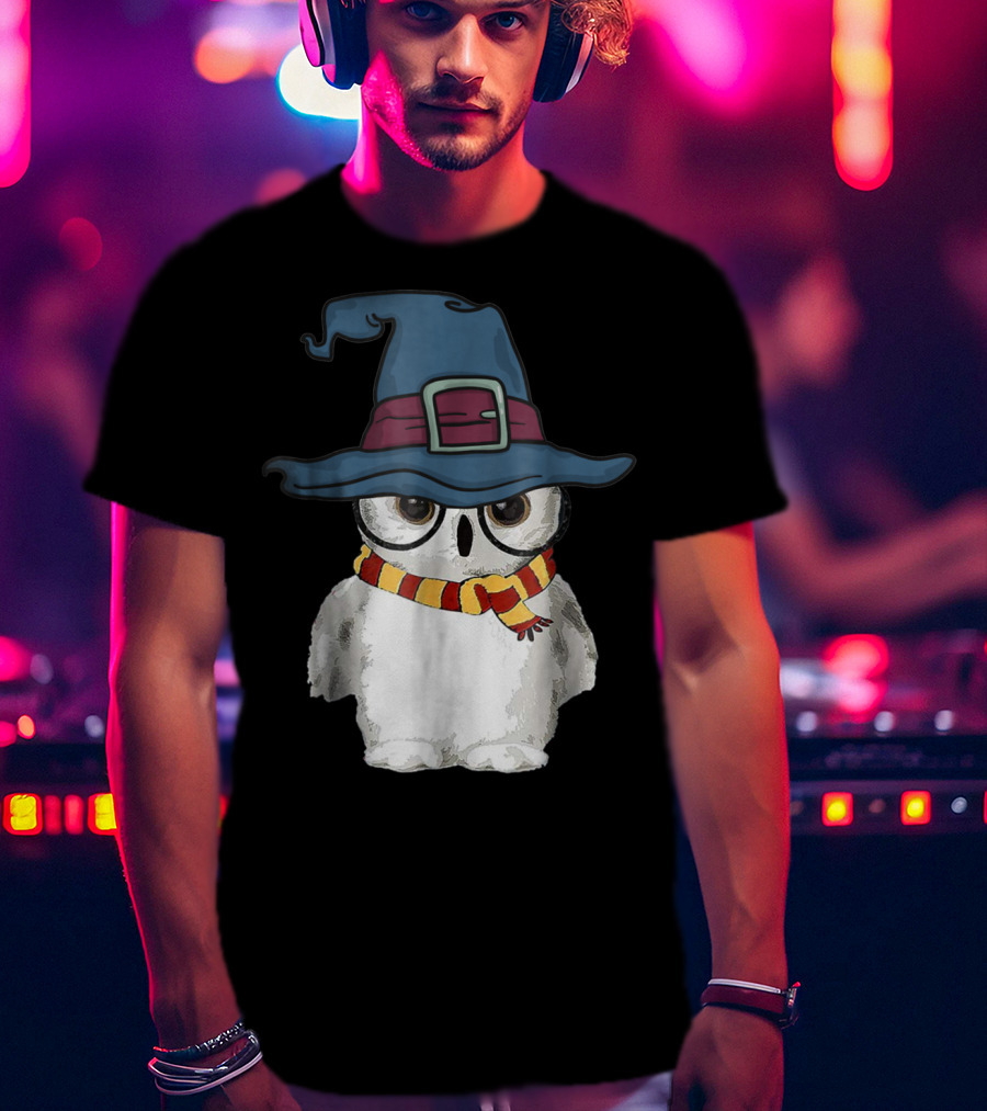Cute Owl Wizard Hat With Striped Scarf T-Shirt