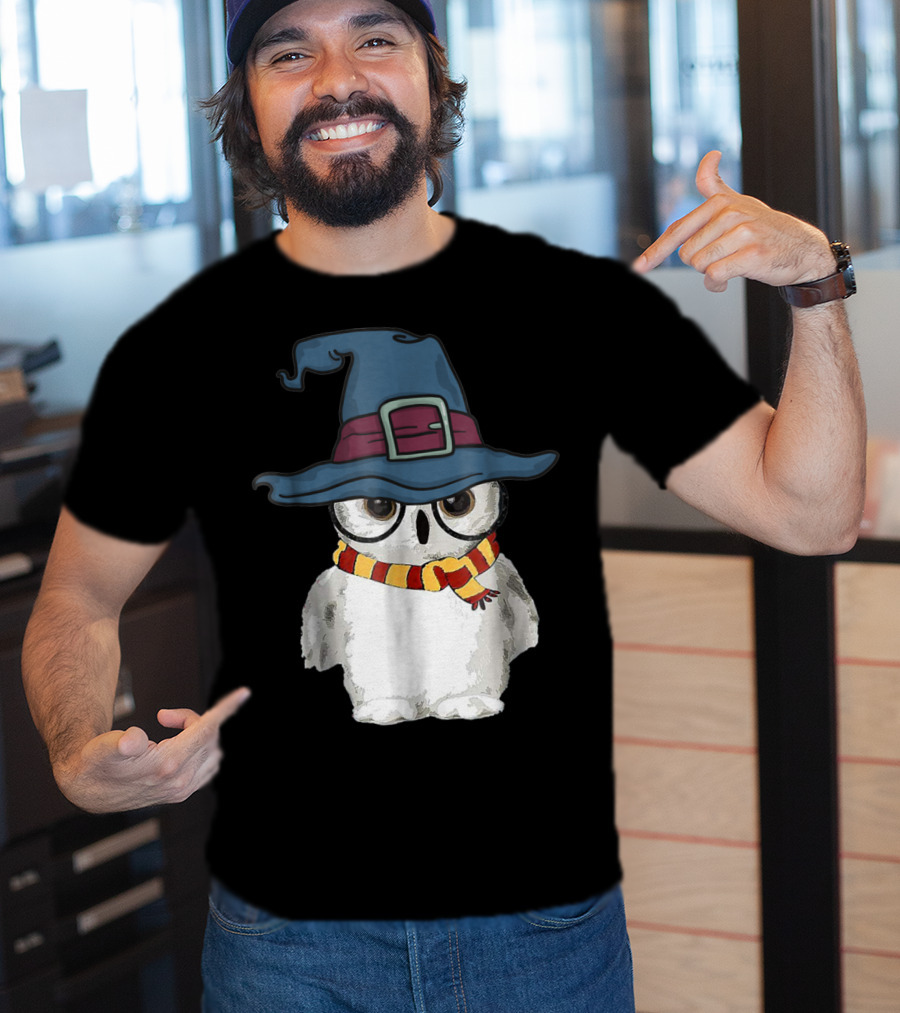 Cute Owl Wizard Hat With Striped Scarf T-Shirt