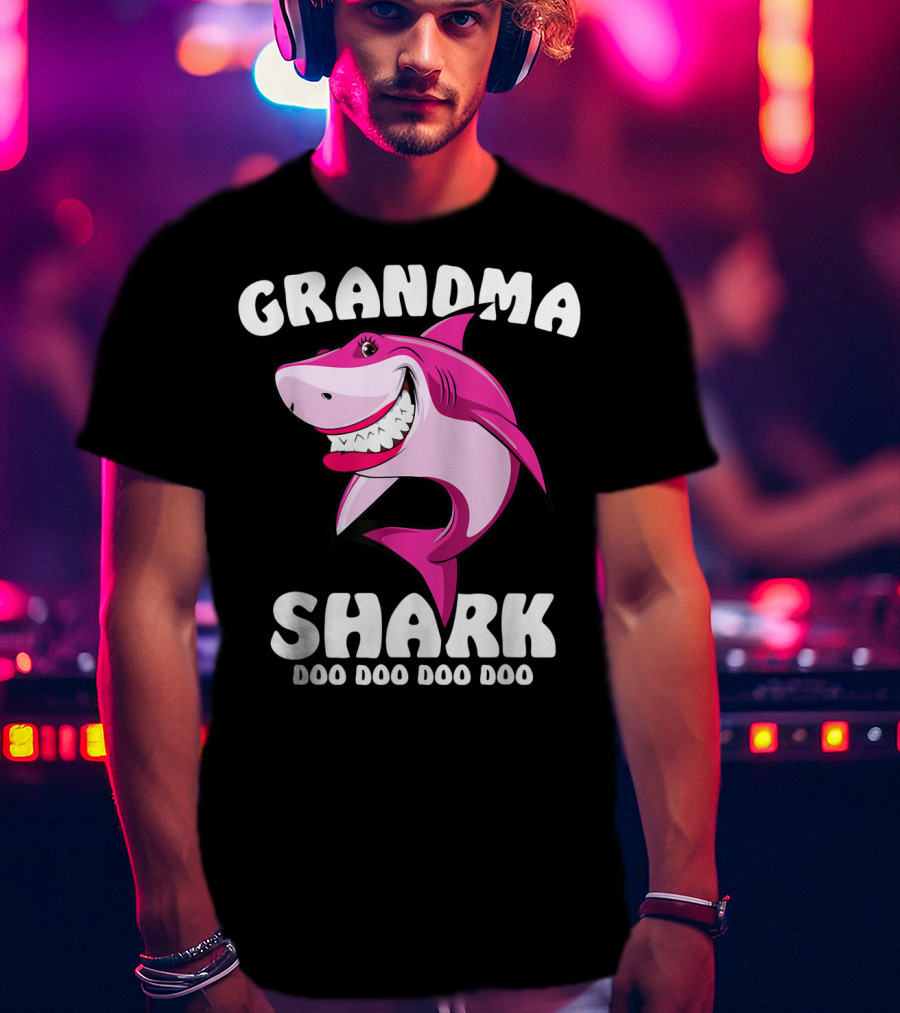 Grandma Shark Doo Doo Doo Doo Matching Family Shark T-Shirt