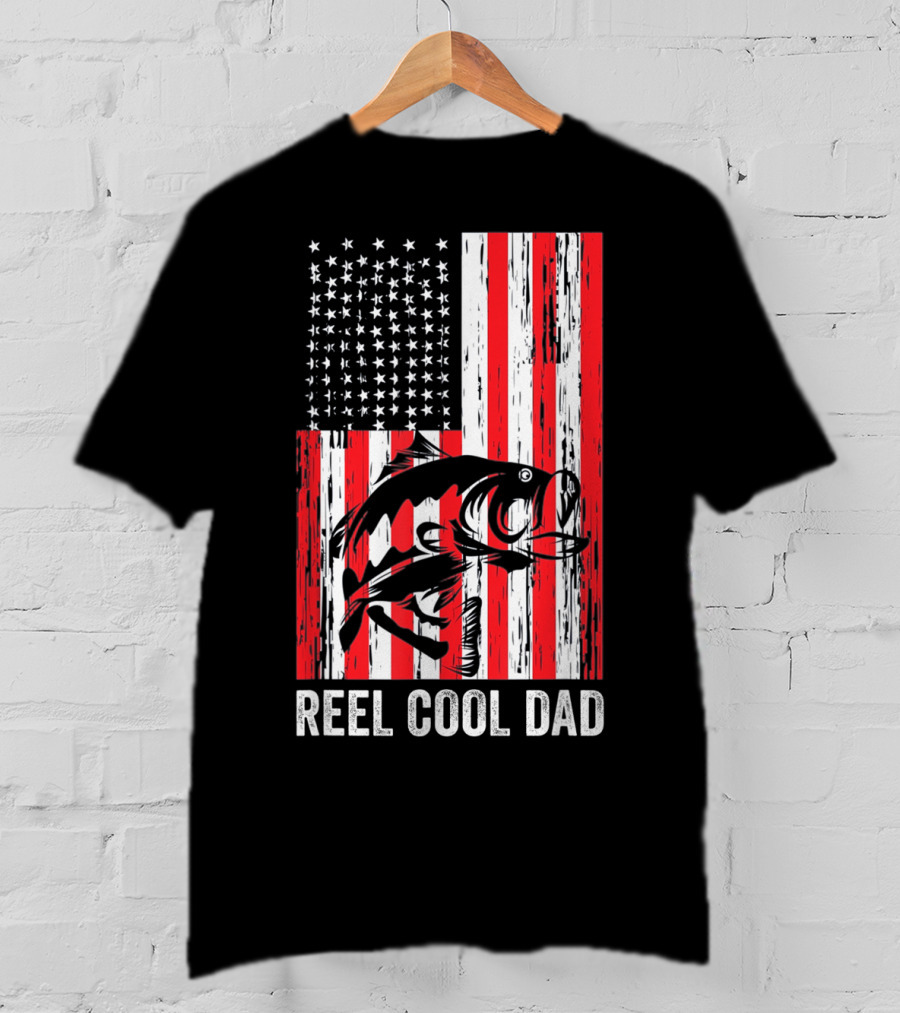 Reel Cool Dad Vintage Fisherman American Flag Father's Day T-Shirt