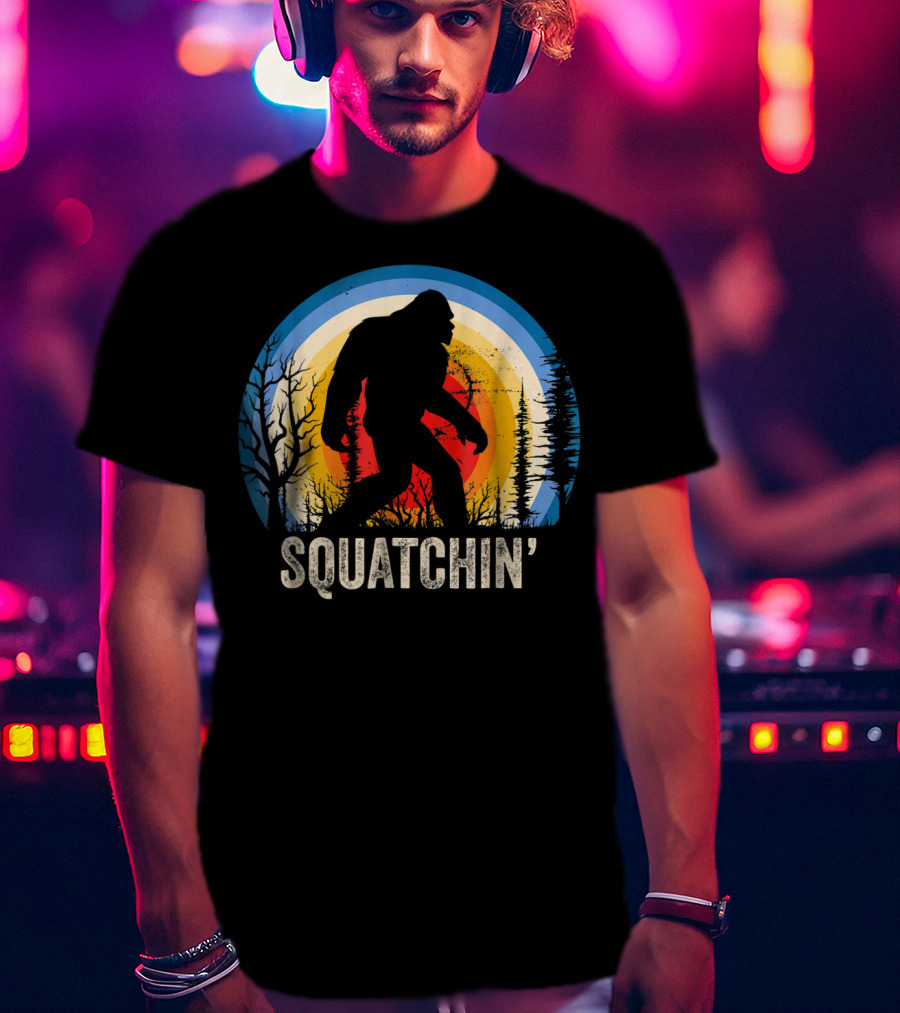 Squatchin Sasquatch Lover Vintage Sunset T-Shirt