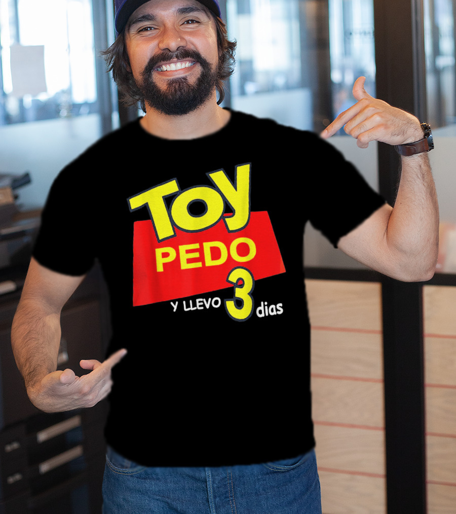 Toy Pedo Y Llevo Tres Dias Funny Spanish T-Shirt
