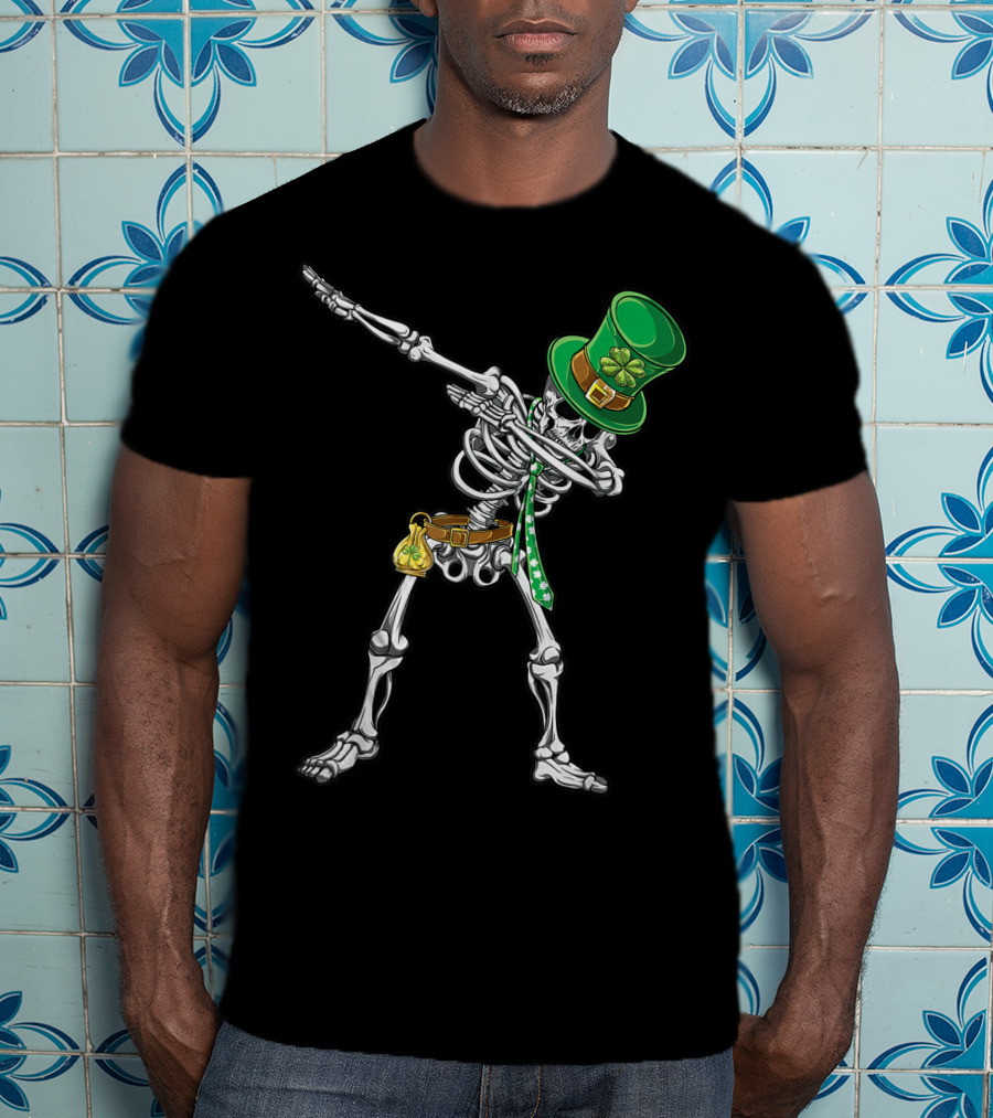 Dabbing Skeleton Leprechaun With Green Hat And Shamrock Tie T-Shirt