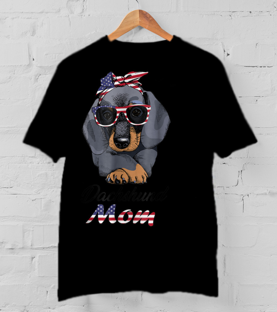Dachshund Mom Bandana Glasses USA Flag T-Shirt