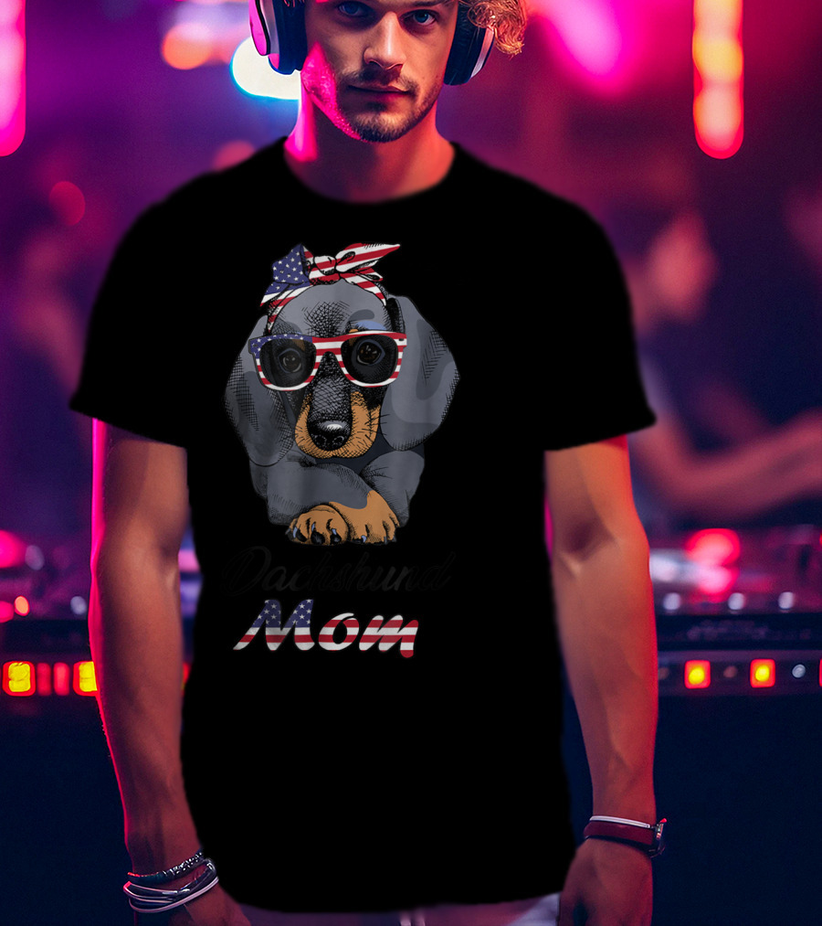 Dachshund Mom Bandana Glasses USA Flag T-Shirt