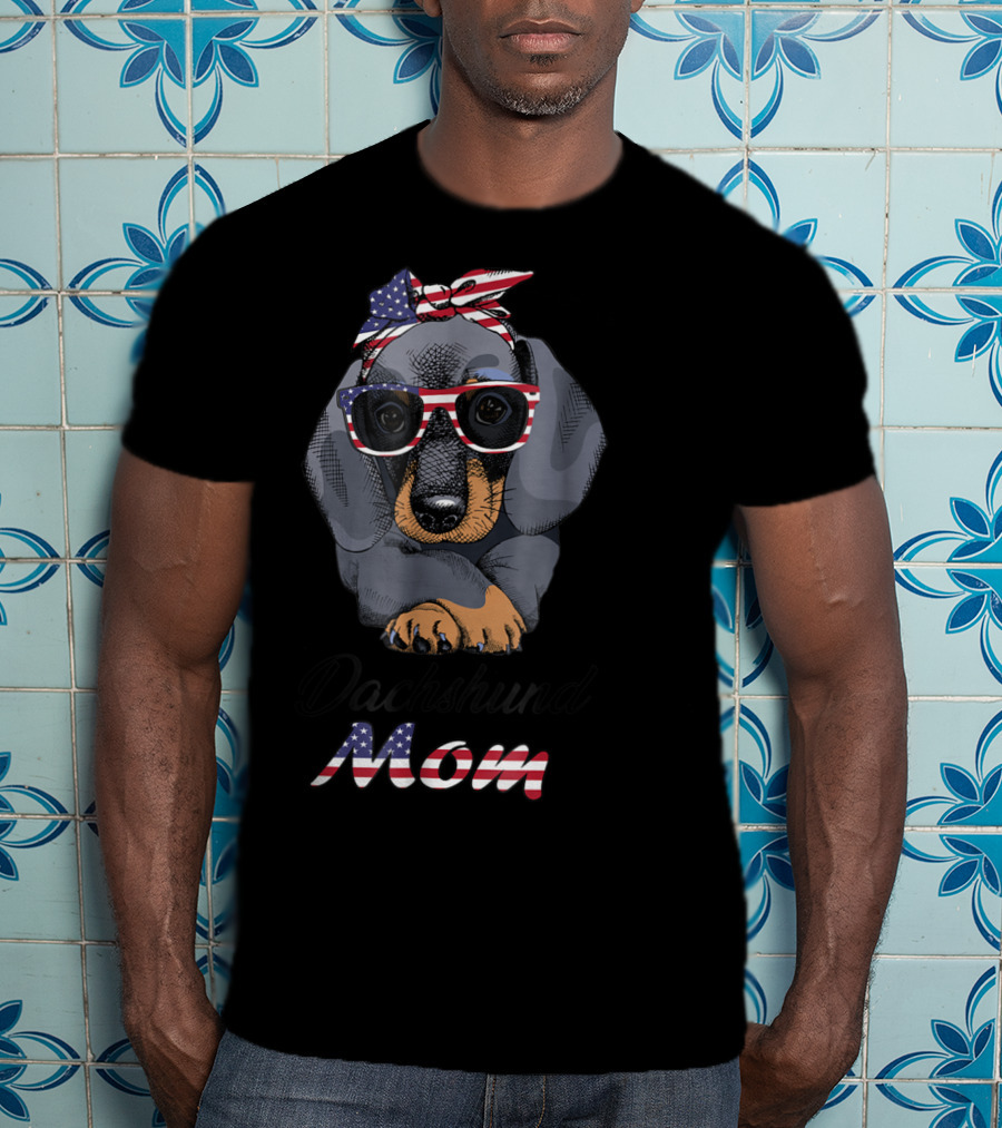 Dachshund Mom Bandana Glasses USA Flag T-Shirt