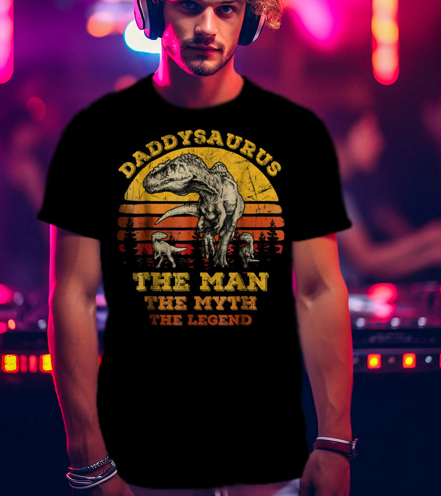 Daddysaurus The Man The Myth The Legend Dinosaur Silhouette Retro Sunset T-Shirt