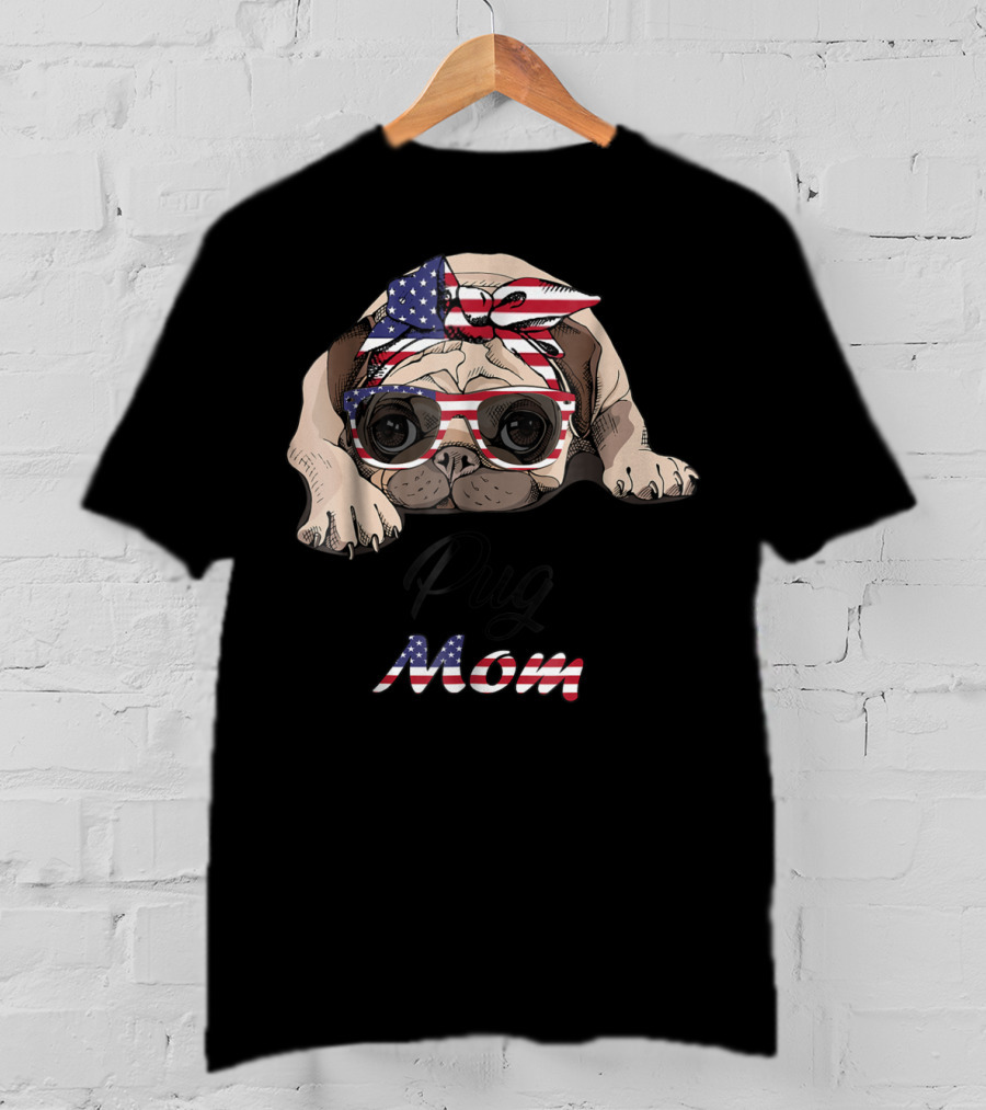 Pug Mom American Flag Bandana And Glasses T-Shirt