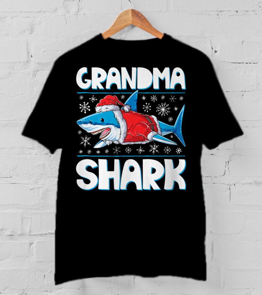 Grandma Shark Santa Christmas Matching Family Snowflakes T-Shirt