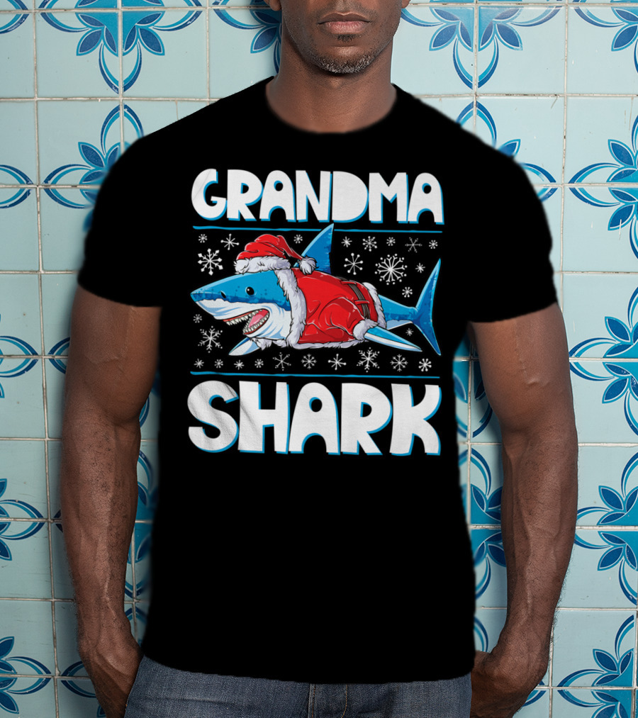 Grandma Shark Santa Christmas Matching Family Snowflakes T-Shirt