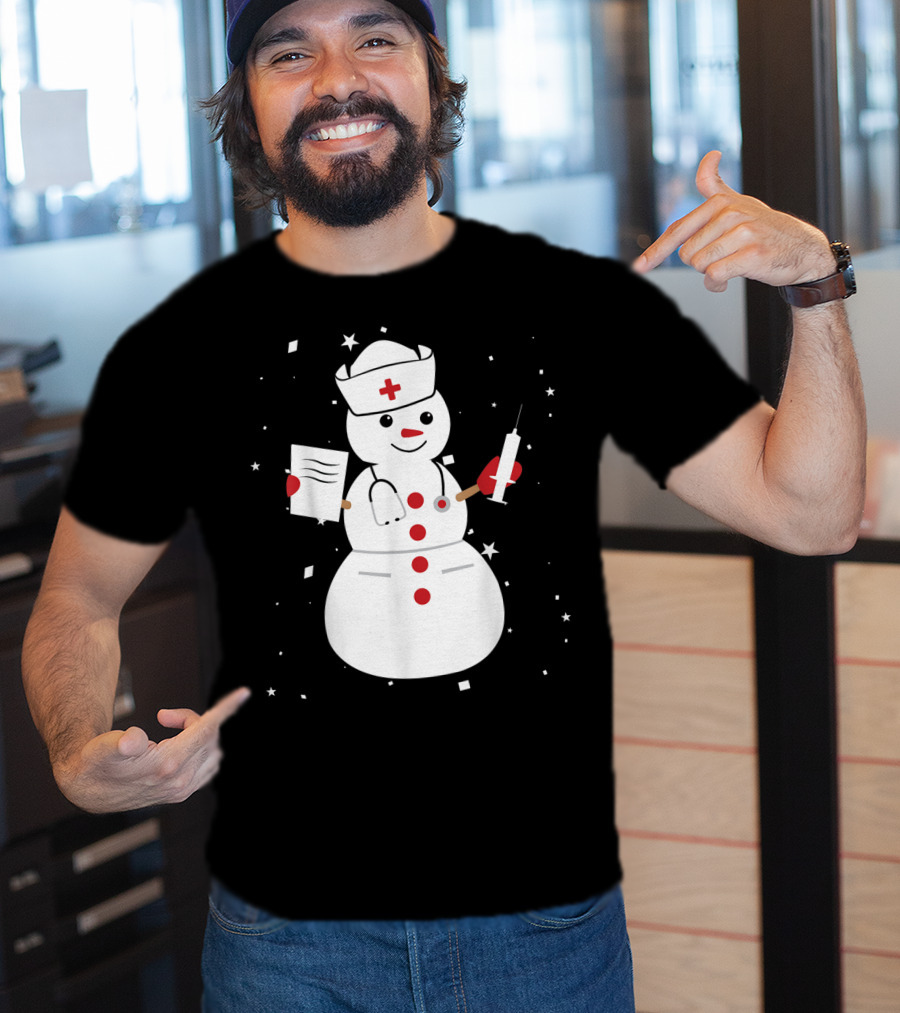 Nurse Snowman Holding Syringe And Clipboard For Cute Christmas Winter T-Shirt