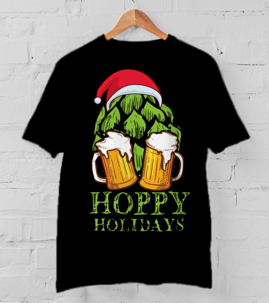 Hoppy Holidays Funny Christmas Craft Beer Hops With Santa Hat And Beer Mugs T-Shirt