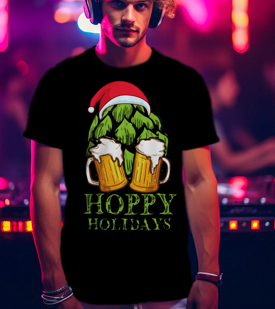 Hoppy Holidays Funny Christmas Craft Beer Hops With Santa Hat And Beer Mugs T-Shirt
