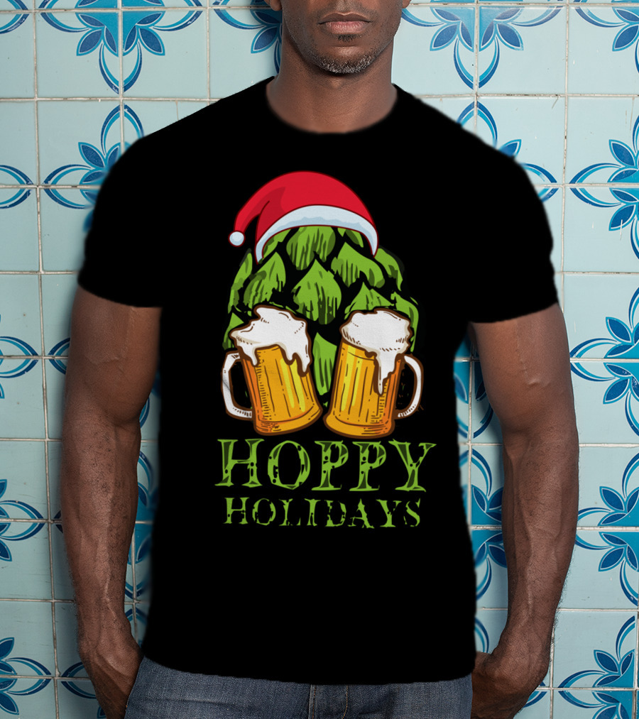 Hoppy Holidays Funny Christmas Craft Beer Hops With Santa Hat And Beer Mugs T-Shirt