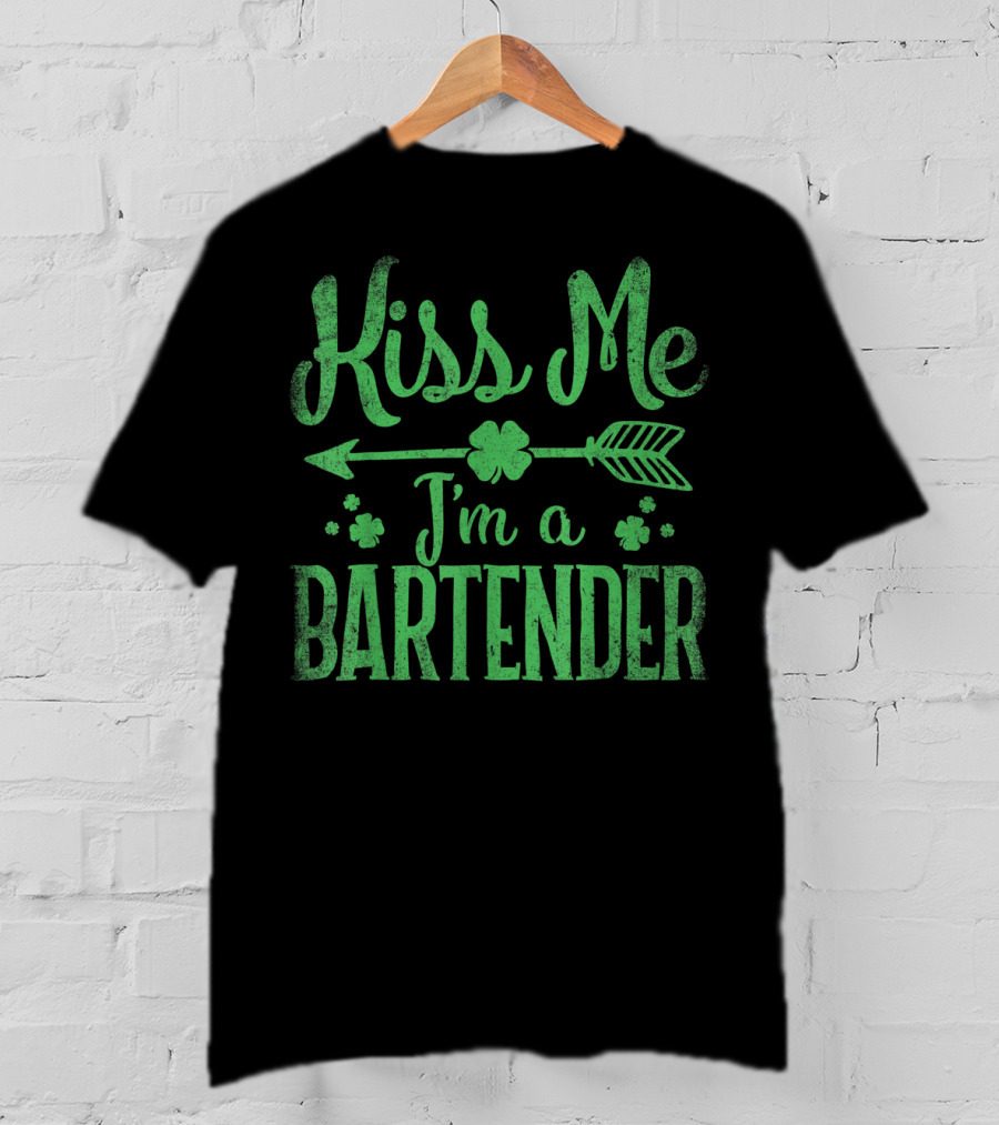Kiss Me I'm A Bartender St Patrick's Day Shamrock Arrow T-Shirt