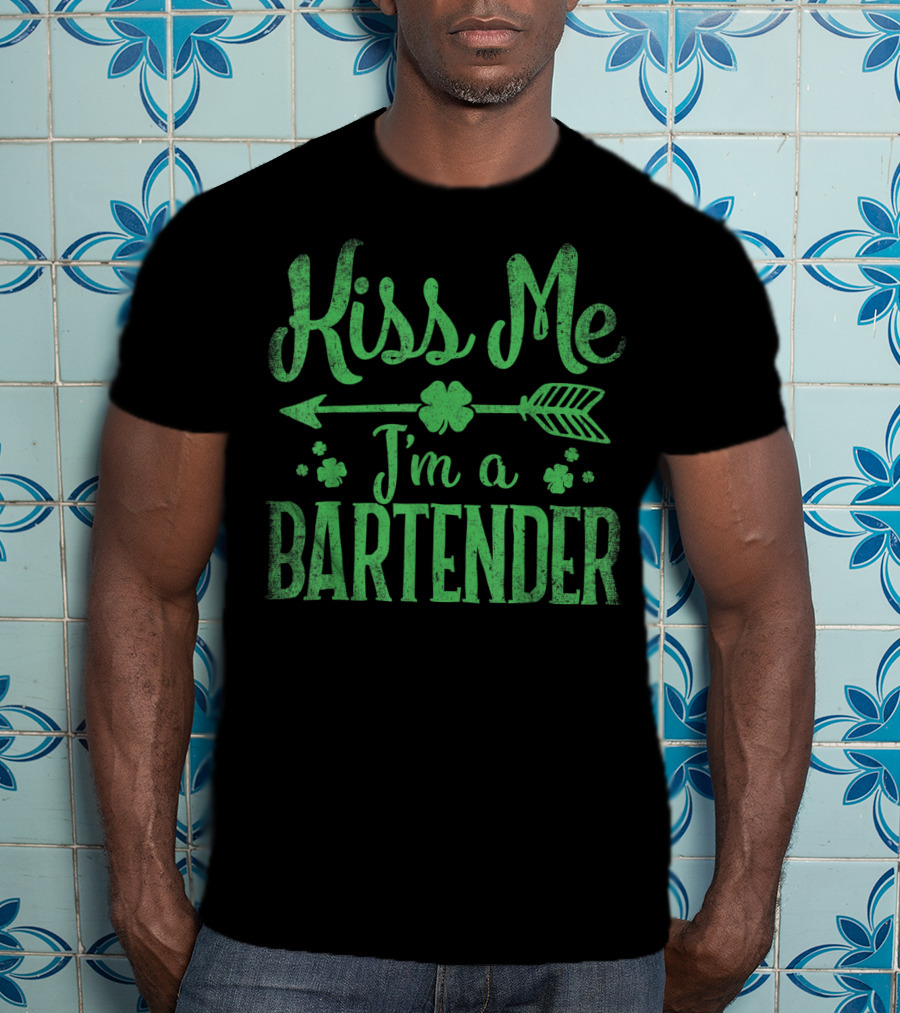 Kiss Me I'm A Bartender St Patrick's Day Shamrock Arrow T-Shirt