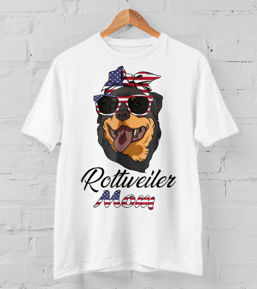 Rottweiler Mom Bandana Glasses American Flag T-Shirt
