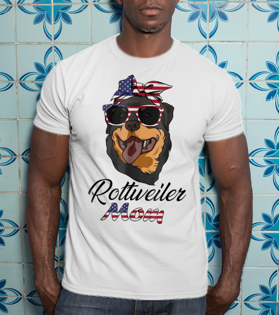 Rottweiler Mom Bandana Glasses American Flag T-Shirt