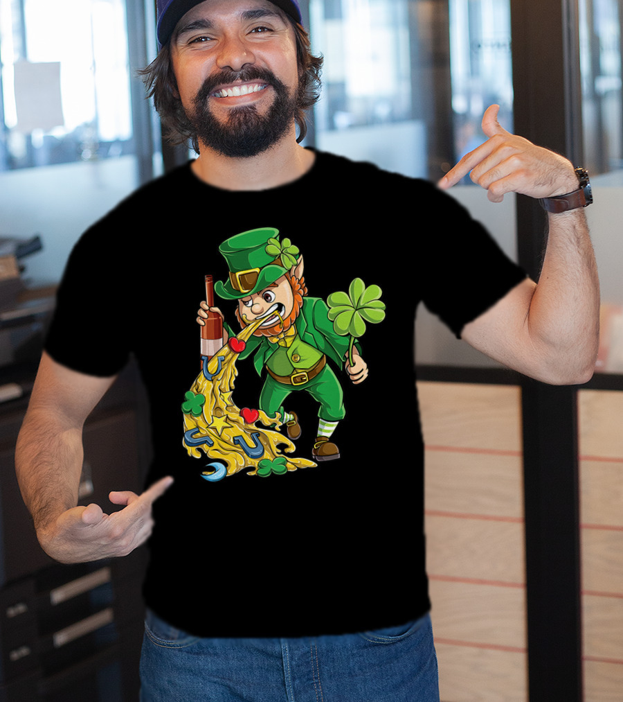 Leprechaun Tossing Lucky Charms St Patrick's Day T-Shirt