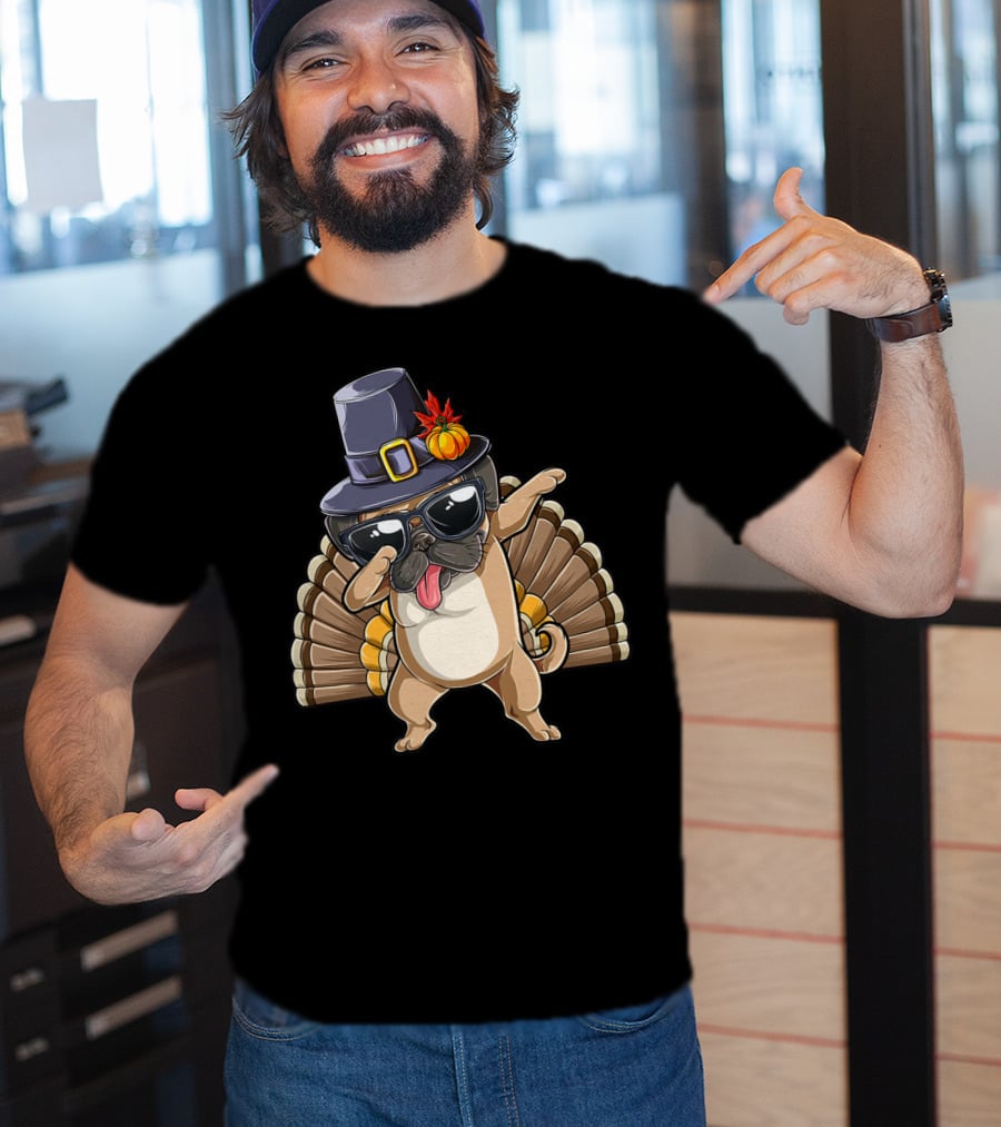 Happy Thanksgiving Pilgrim Hat Dabbing Pug With Turkey Tail T-Shirt