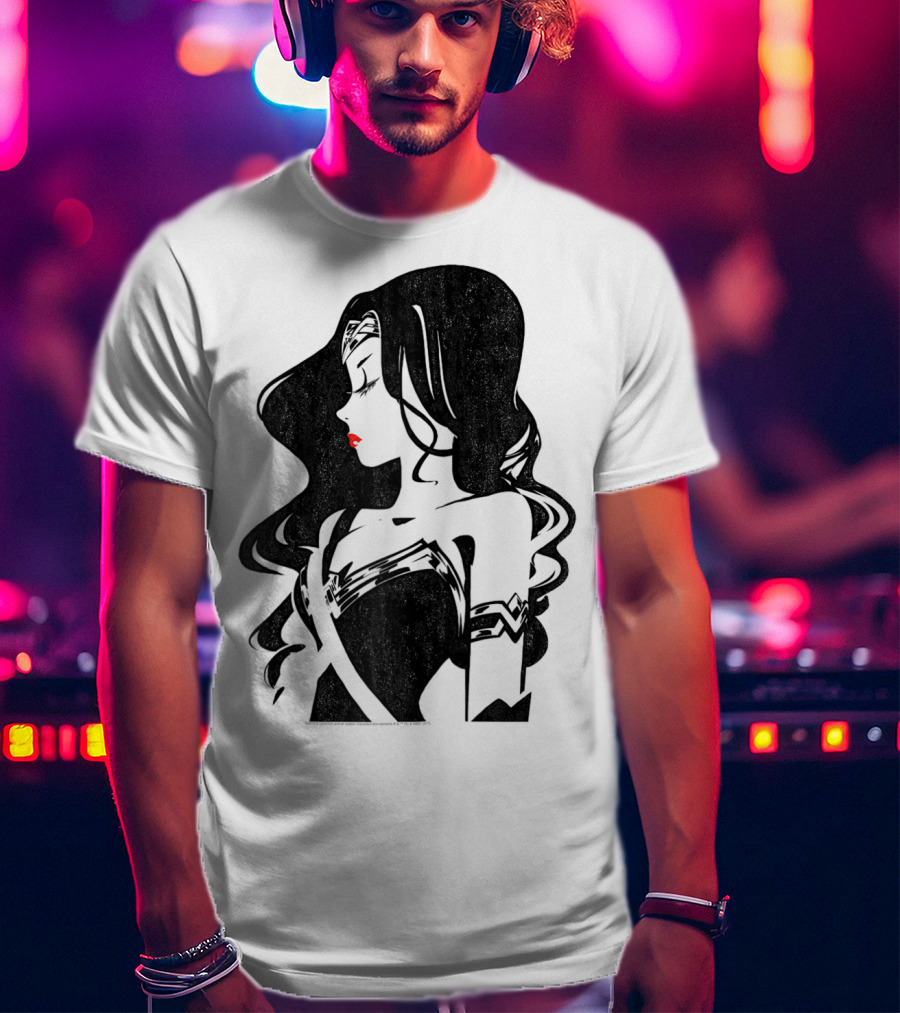 Justice League Wonder Woman Profile Silhouette With Red Lips T-Shirt