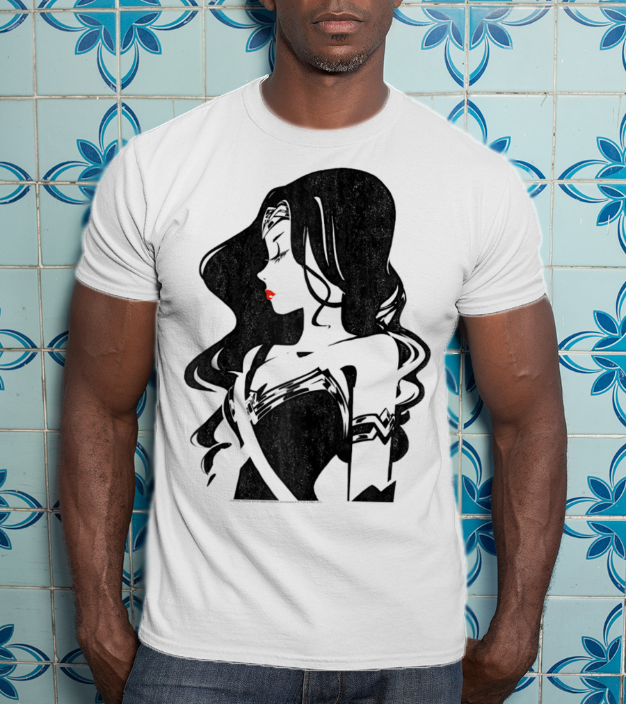 Justice League Wonder Woman Profile Silhouette With Red Lips T-Shirt