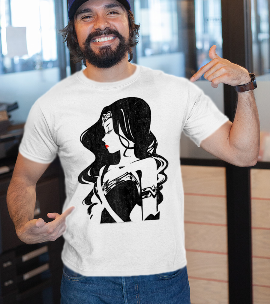 Justice League Wonder Woman Profile Silhouette With Red Lips T-Shirt