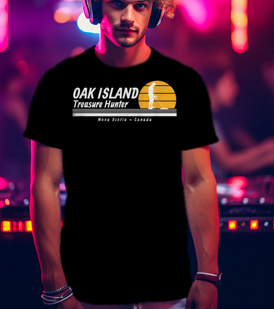 Oak Island Treasure Hunter Nova Scotia Canada Metal Detector Sunset T-Shirt
