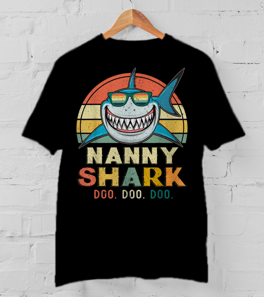 Nanny Shark Doo Doo Doo Vintage Retro Grandma Shark Sunglasses T-Shirt