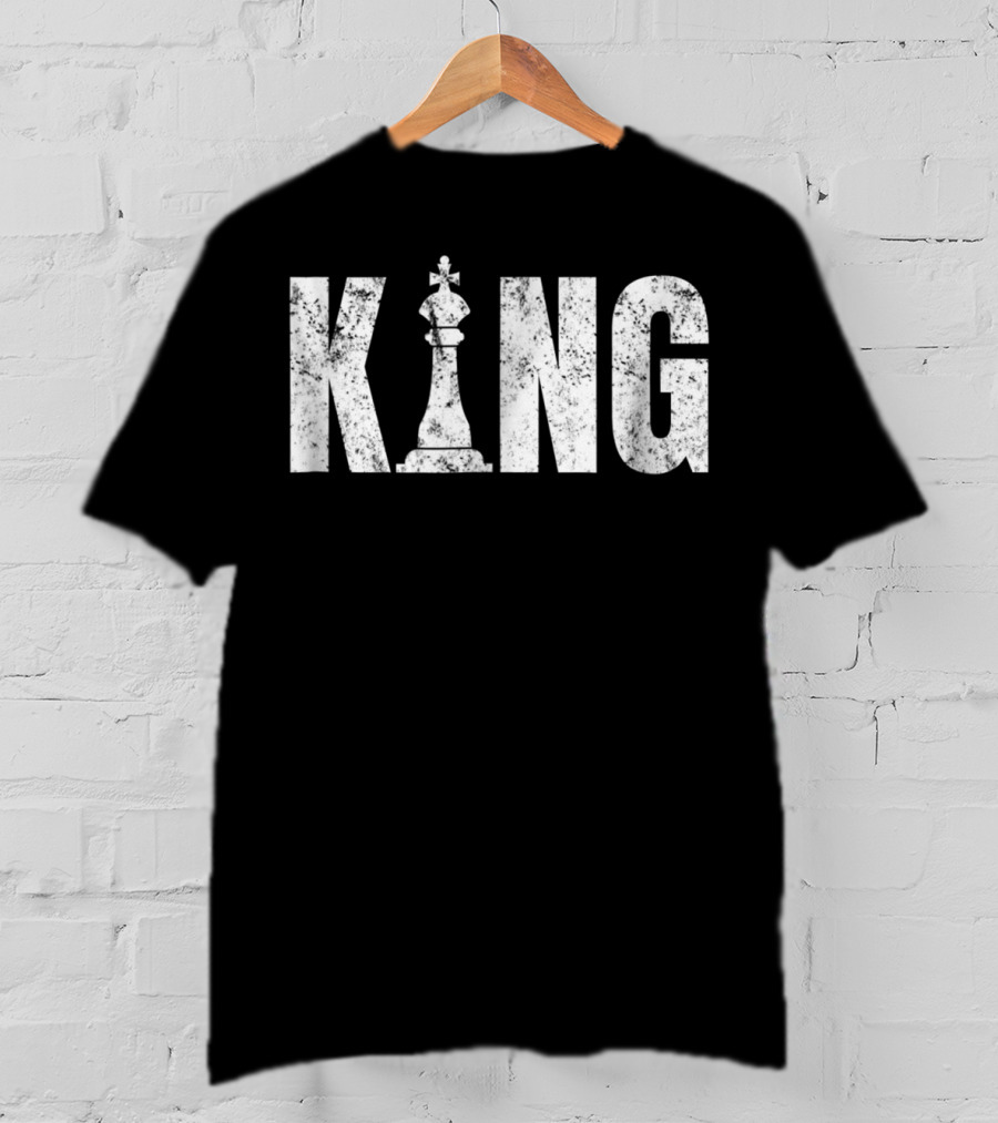 King Chess Piece Distressed Vintage Chess Player T-Shirt
