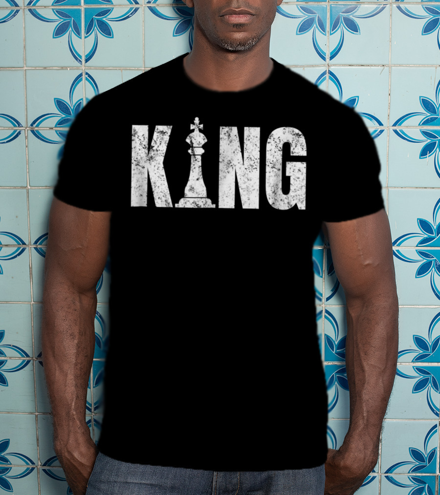 King Chess Piece Distressed Vintage Chess Player T-Shirt